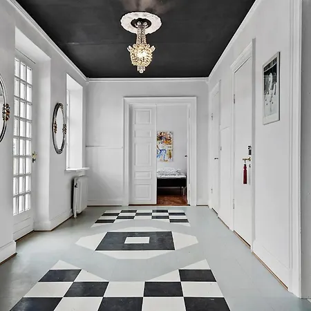 6 Bedroom Gorgeous In Ferienhaus *