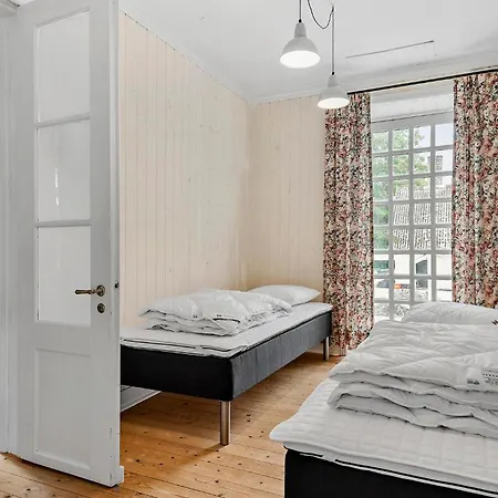 6 Bedroom Gorgeous In Ferienhaus *