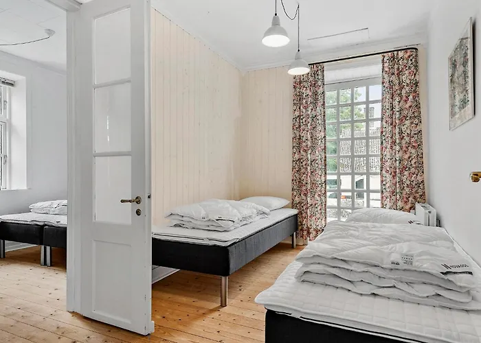 6 Bedroom Gorgeous In בית נופש *