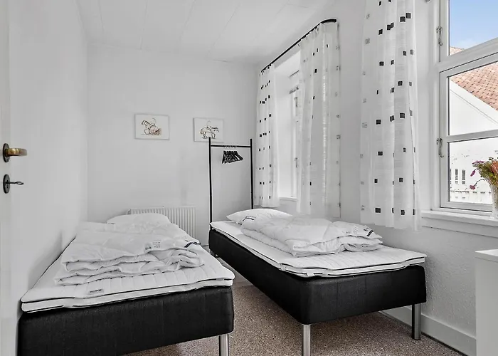 6 Bedroom Gorgeous In סקנדרבורג