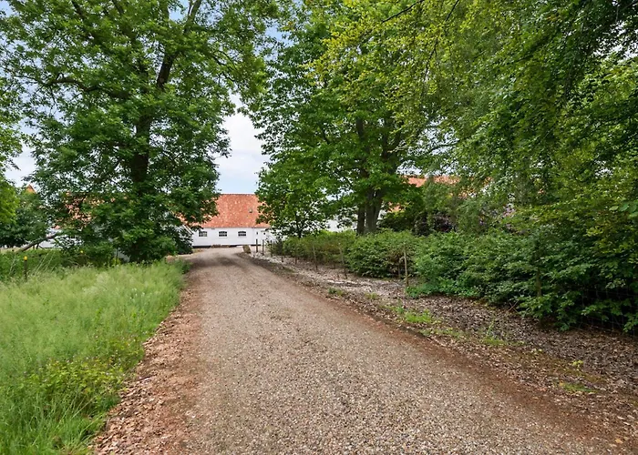 6 Bedroom Gorgeous In Дом отдыха *
